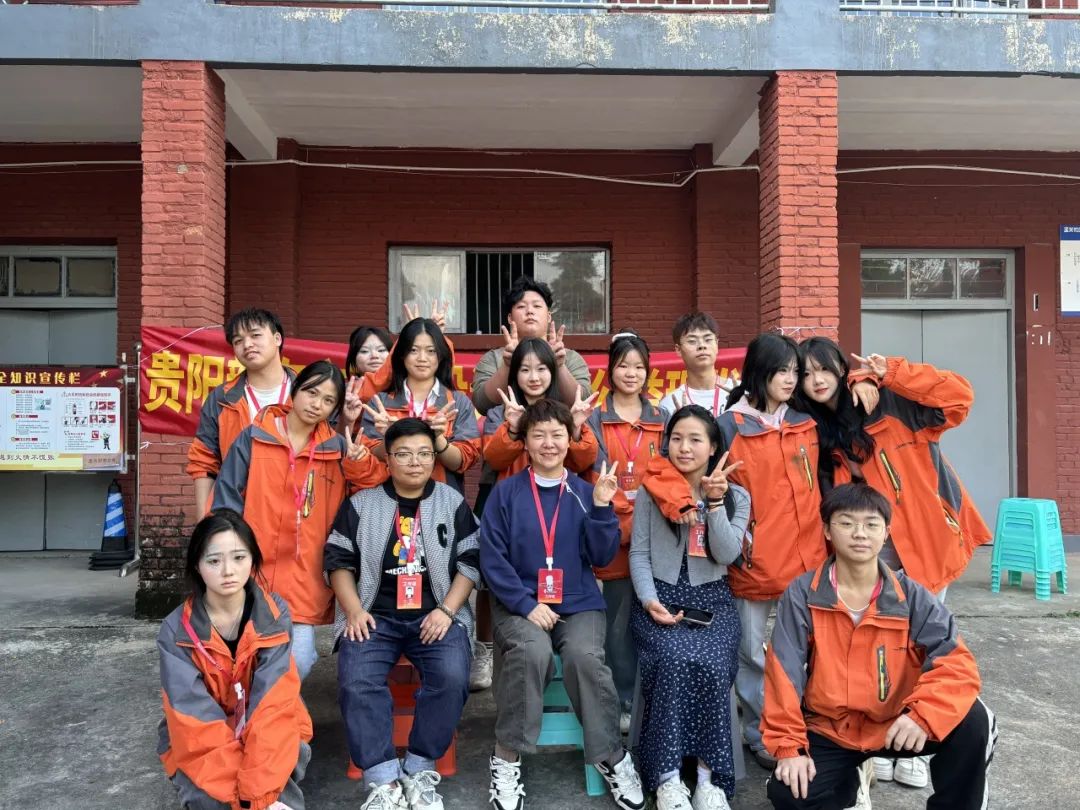 爱心传递，技能助老——贵阳新东方烹饪高级技工学校形象设计专业学生开展公益理发活动