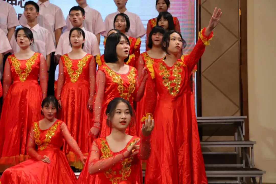 受疫情影响,本次演出的演员以台山市培正中学文艺志愿服务队的师生为