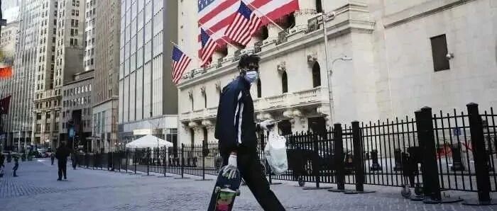 “史上最惨”！美国二季度GDP暴跌32.9%，专家：活久见了