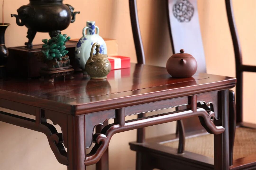 红木大方桌和小方桌，你会更喜欢哪种？
