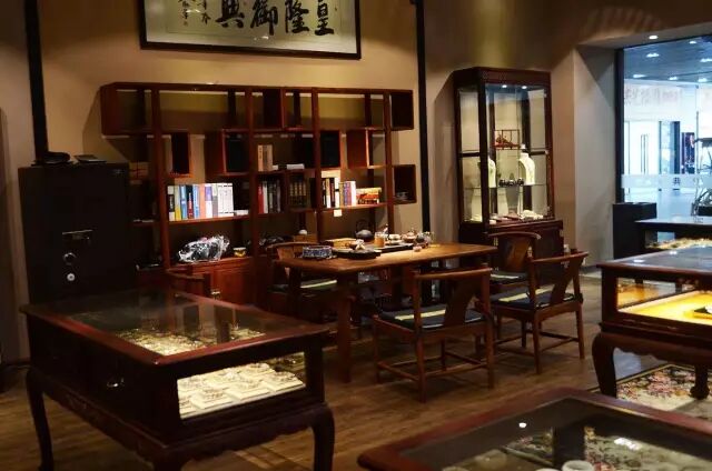 买红木不单单是实用家具，还是一种投资收藏品。