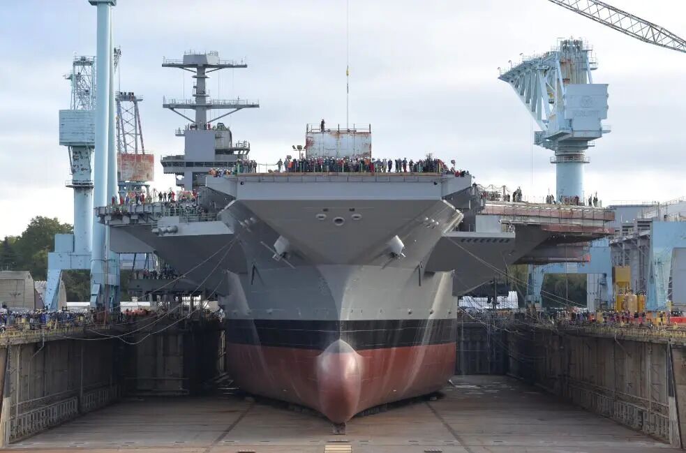 两艘准航母接连发生火灾后，美军在建的新航母也着火了