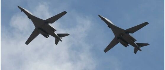 美军轰炸机“朝台湾飞”