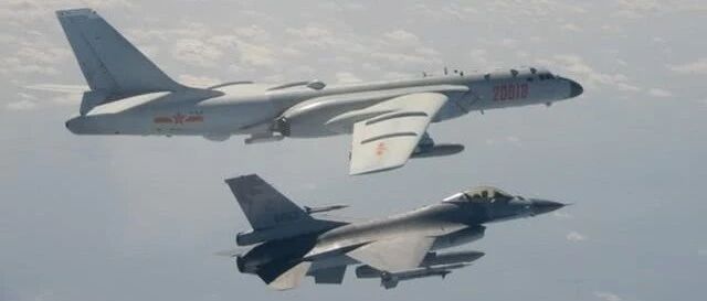 我们认为：台海，各方都应恪守“不开第一枪”