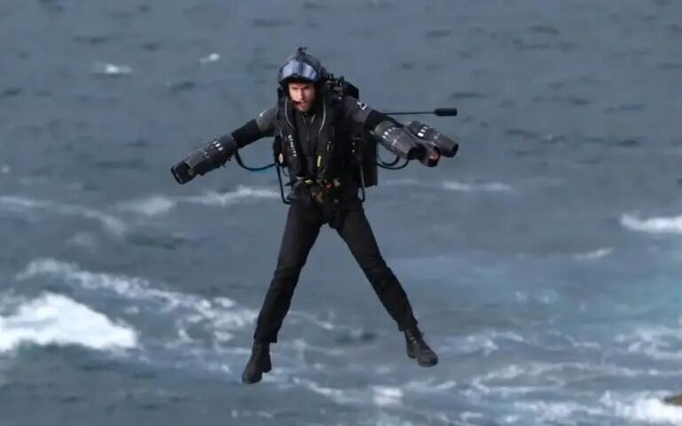 英国海军开始测试喷气式飞行背包 可能组建飞行突击队