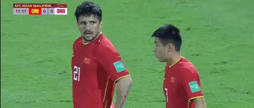 国足3分变1分！都看懵了：为什么换下洛国富？