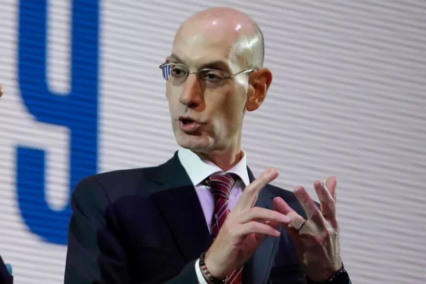 环球网:萧华背后，有人在骂他对中国“叩头”