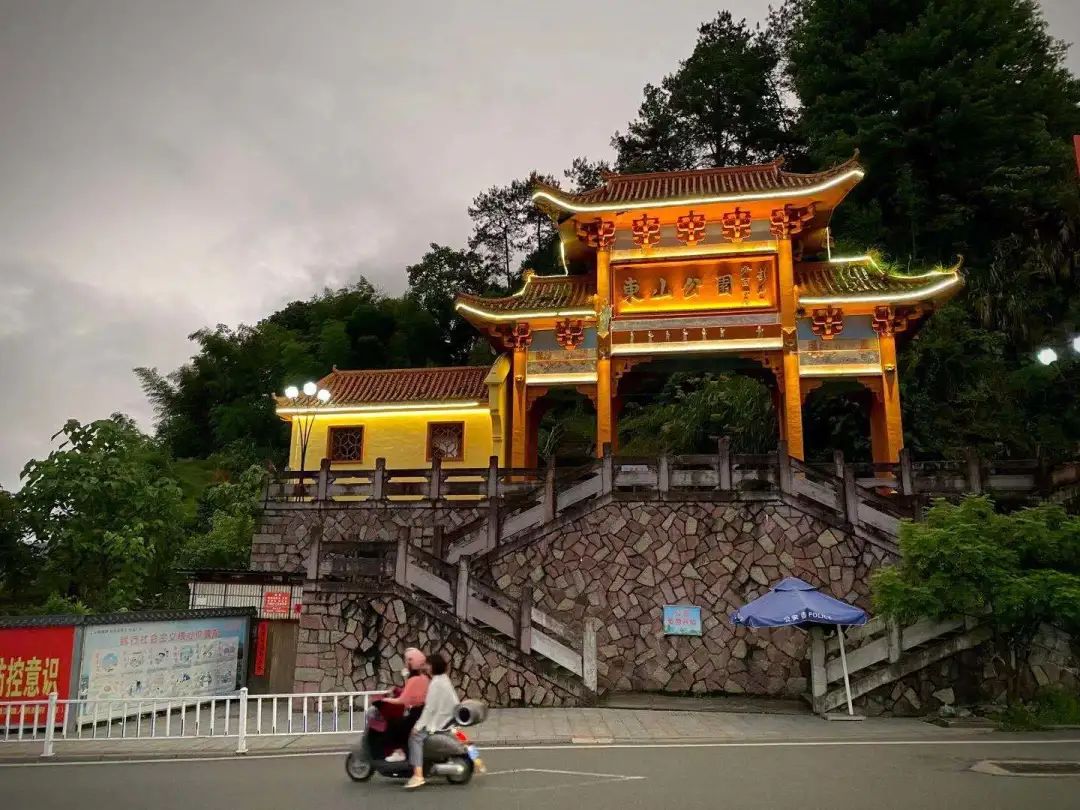 【网络媒体革命老区行】5G牧场、梯田莲海、玉石民宿,老区建宁建设“向往的生活”-微信头条网 【网络媒体革命老区行】5G牧场、梯田莲海、玉石民宿,老区建宁建设“向往的生活”