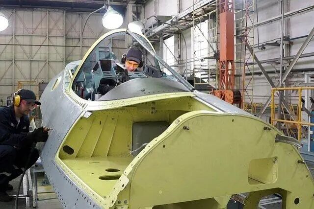 俄罗斯正铆足劲建造苏-57五代机 批量生产流水线罕见曝光