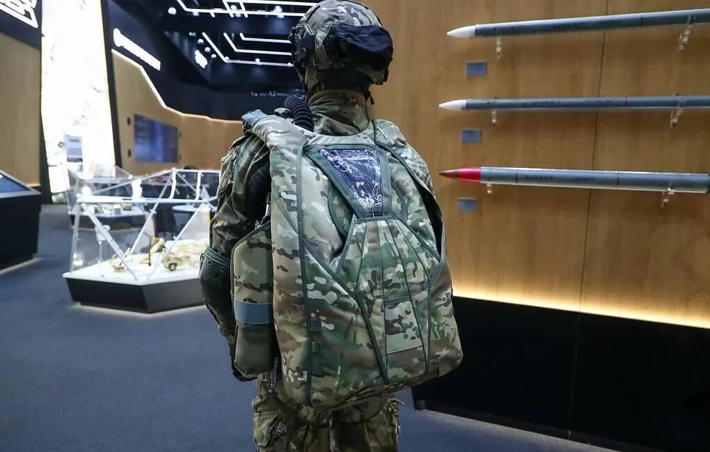 俄罗斯空降兵接装新型降落伞 能在北极地区空降作战