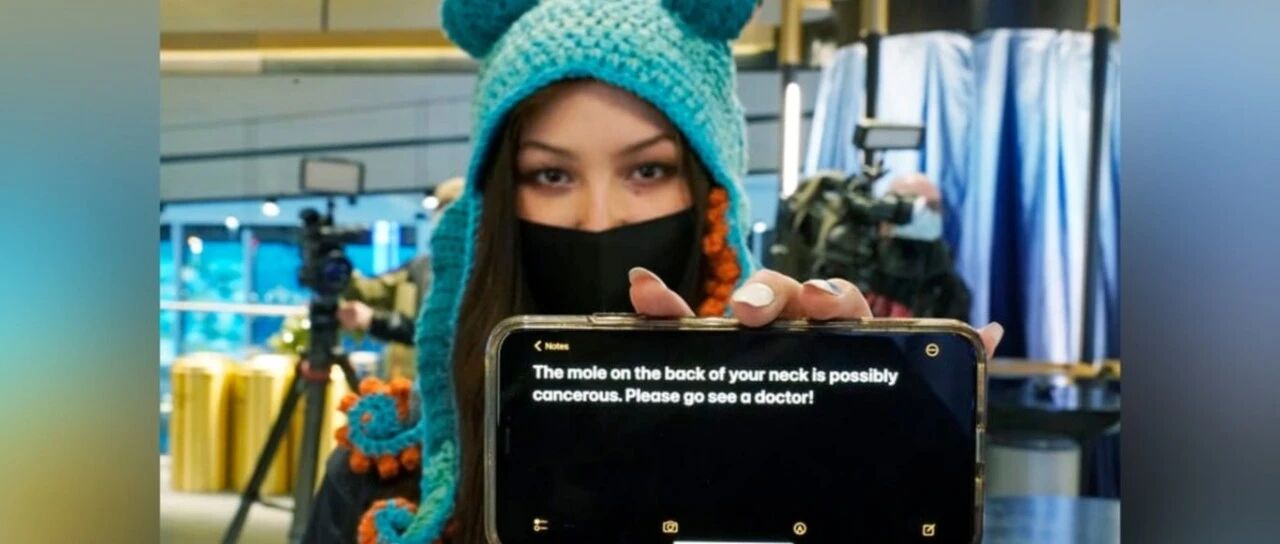 她用手机给他看这些字，救他一命！