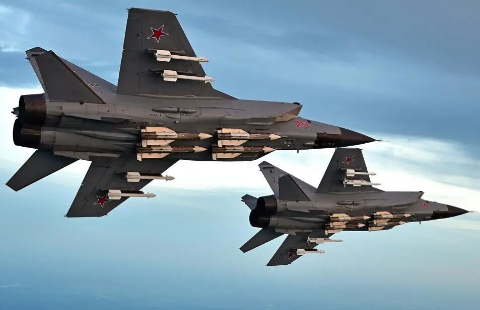 俄军战斗机同一天在巴伦支海上空拦截北约3国侦察机