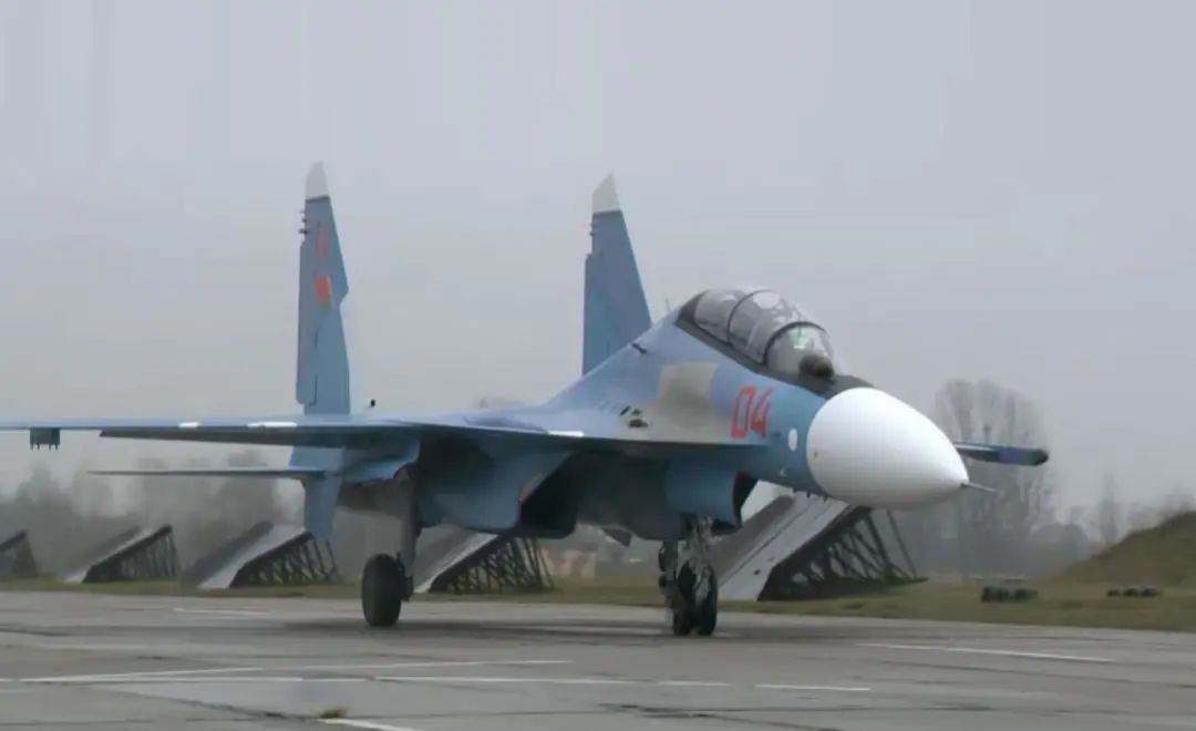 白俄罗斯空军总参谋长：将在近期接装苏30SM战机和米35直升机