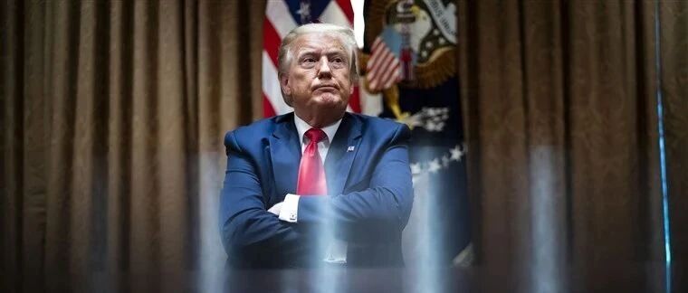 “特朗普陷入麻烦了”