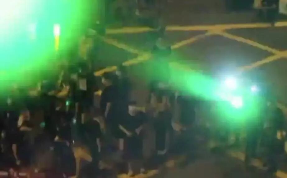 “这已是恐怖主义！”除了投汽油弹，乱港暴徒还用“枪”袭警！（视频/组图） - 11