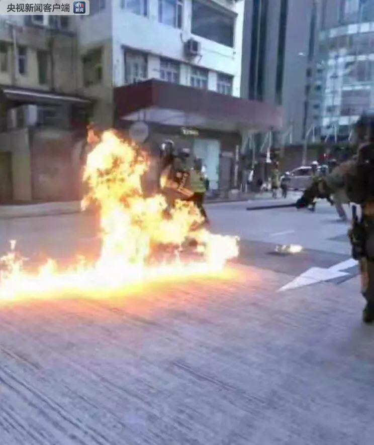 “这已是恐怖主义！”除了投汽油弹，乱港暴徒还用“枪”袭警！（视频/组图） - 1