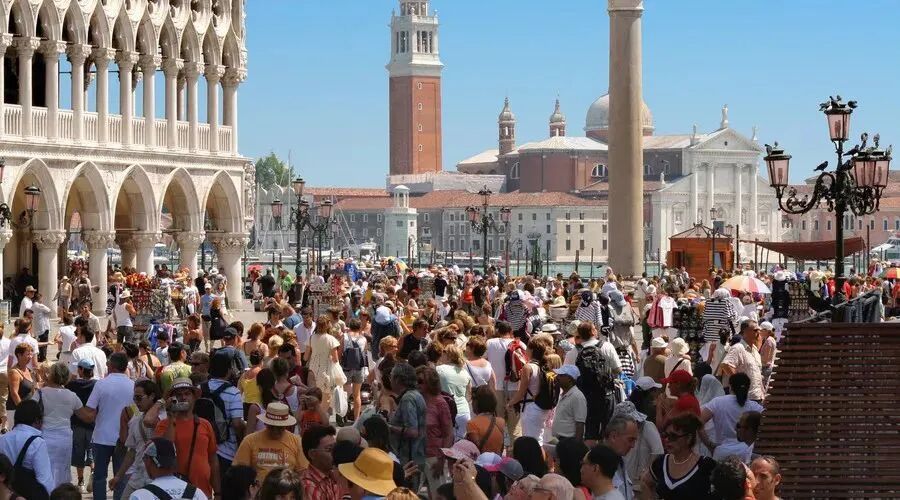 游客太多，威尼斯要收“门票”