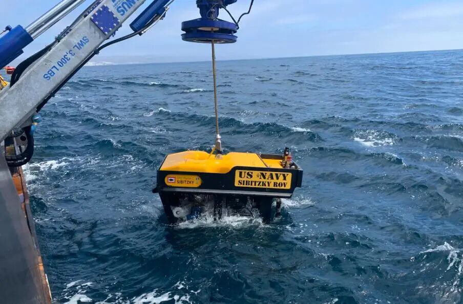 美军在水下100多米发现沉没两栖战车 士兵们都还在车里