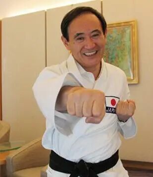 日媒：菅义伟被授予空手道名誉九段