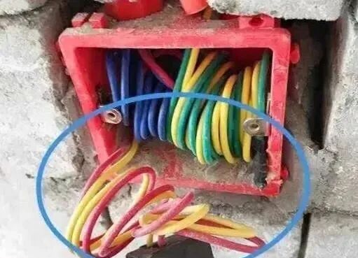 插座火线零线都是4平方的，地线是1.5平方的，为什么不合理？的图2