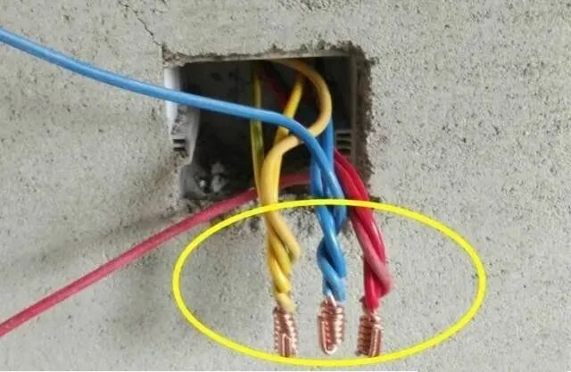 這個故障難倒了多少電工？電線著火空開卻不跳閘是不是空開壞了的圖3