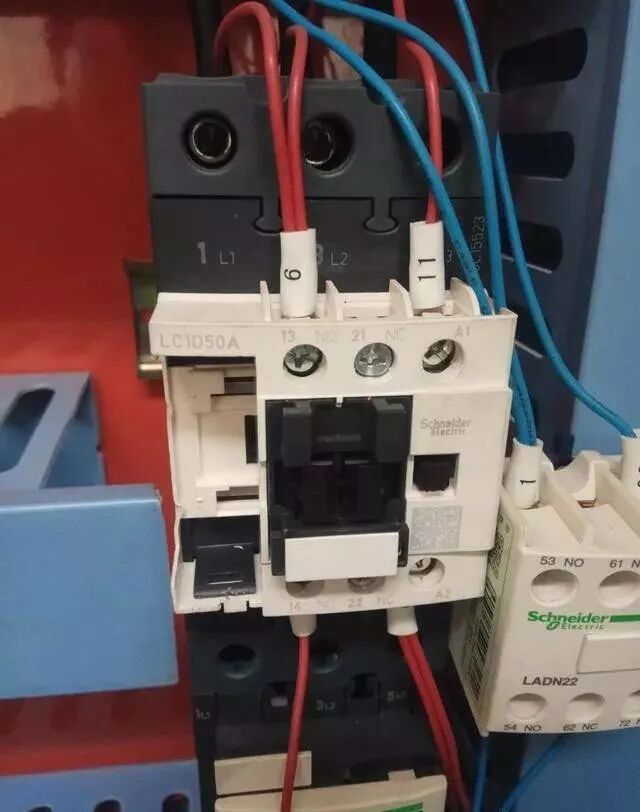 只要一啟動油泵，PLC就輸出故障停機信號，為什么？的圖1