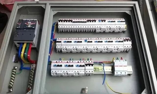 空开盒内零线排被烧怎么回事?空开的零线火线线径相等，空开不跳，但是零线排烧了？的图3