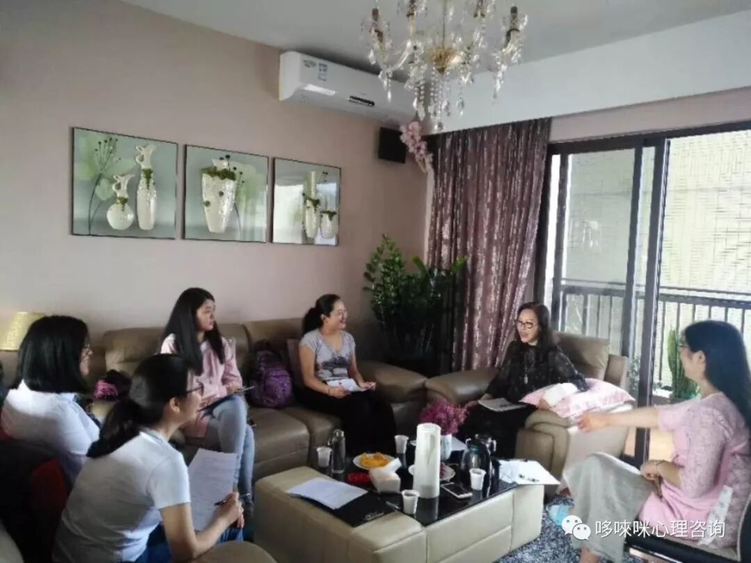 所有的爱都是为了相聚，只有母爱是为了分离