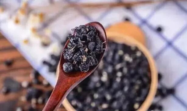 千万别吃黑枸杞，会让你烦恼不已...