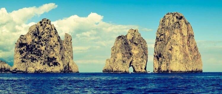 这里号称地中海的名流天堂，也有人称它为蜜月之乡！你知道是哪里？