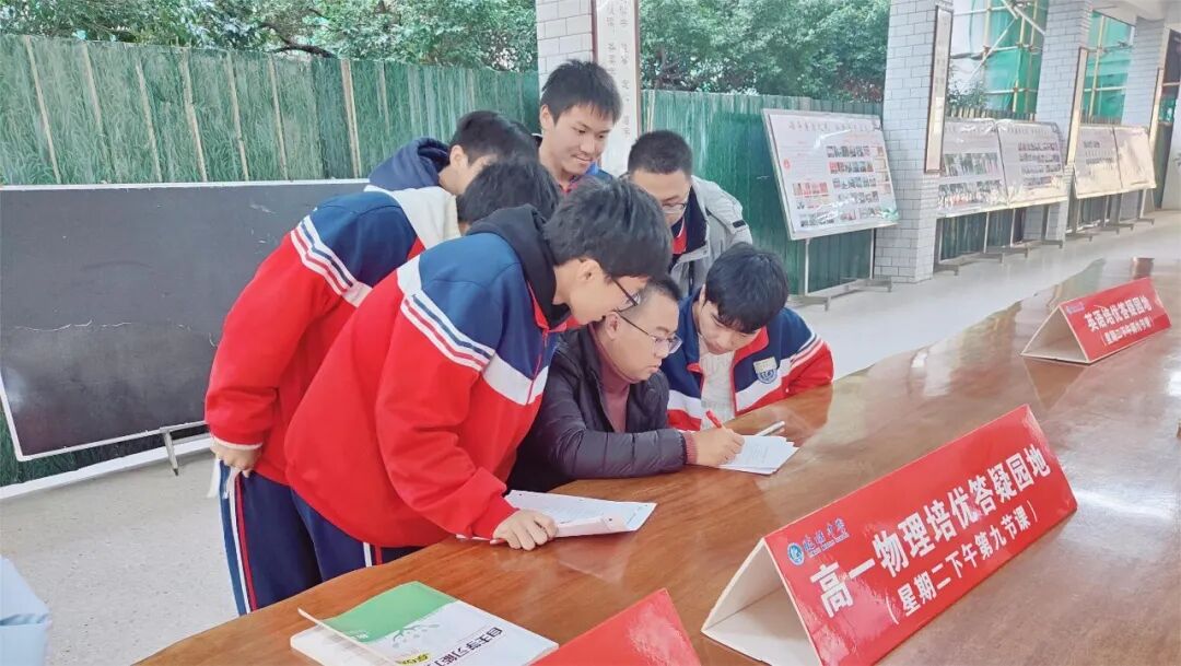 在优质生源外流严重的情况下,2024年广西新高考中,临桂中学,宏谋中学