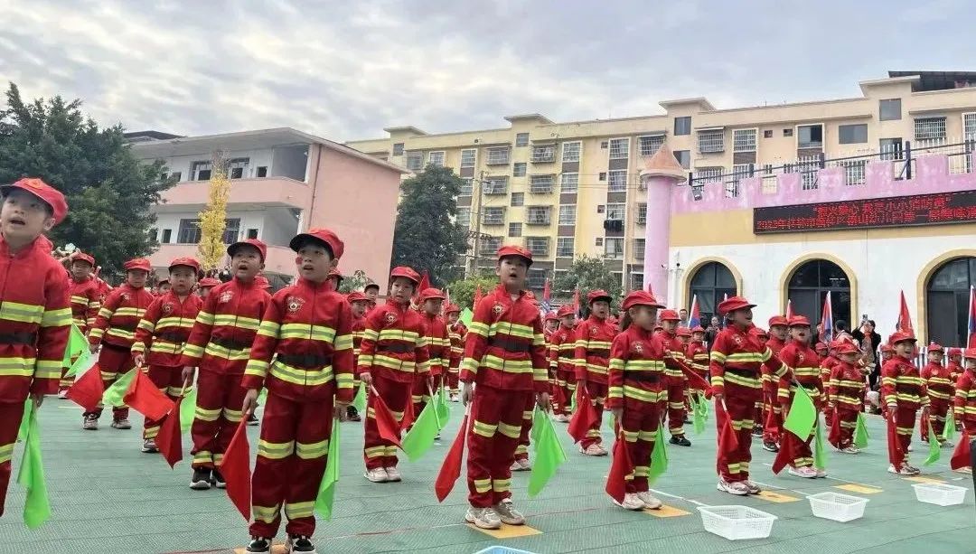 橫移噴淋管,消防平衡木,火場救援等消防項目促進了幼兒動作的協調性和