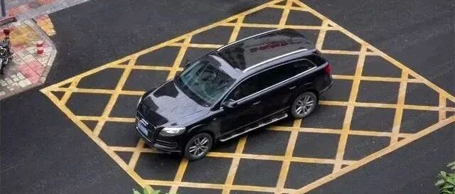 只能行，不能停！路上这个特殊区域千万注意了