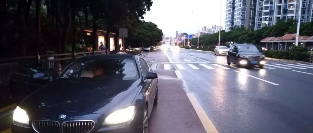 注意：看到这两个交通标线，就要赶紧踩刹车了！