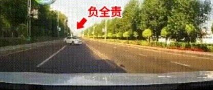 转弯车和直行车相撞，直行车竟然要负全责？