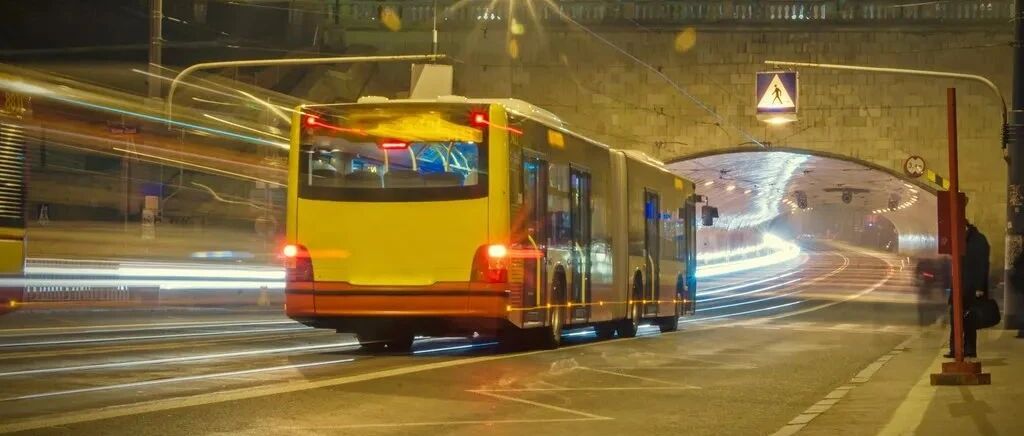 公交车道究竟能不能走？看完就明白了