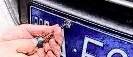 车牌的固封扣盖被大水冲走，能用家用螺帽代替吗？