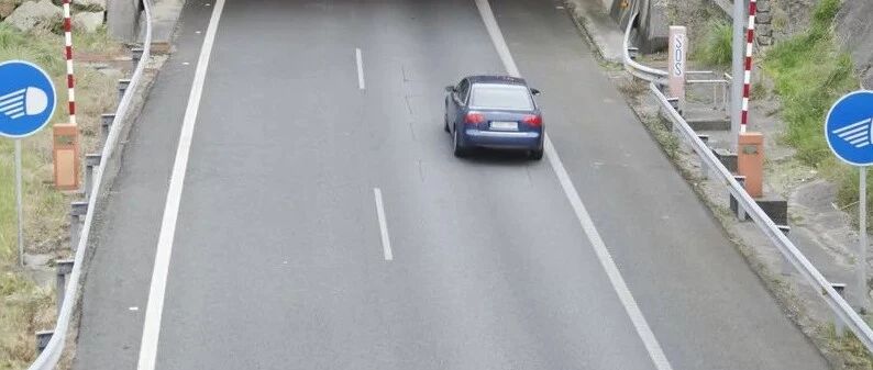 这种特殊道路上这样开车，当心12分一次扣光！