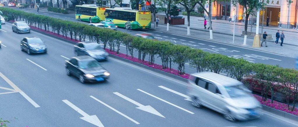 车开到路口如何正确掉头？看完就懂了