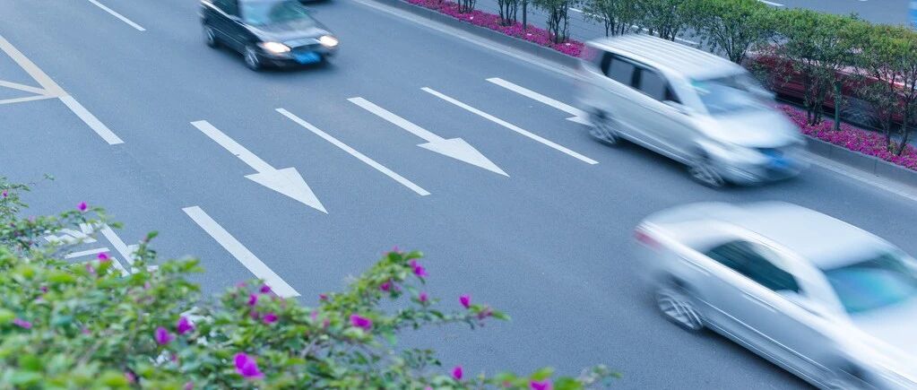 开车时，遇到这种“非正常”车道该怎么走？