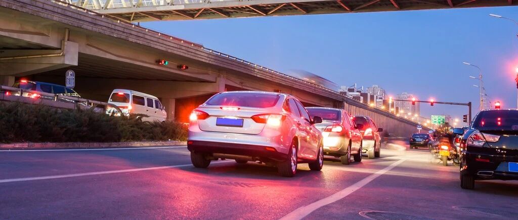 这种特殊的十字路口，到底谁先行？