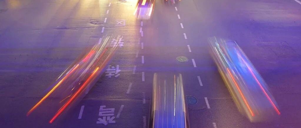 这种情况下，可以在左转待转区掉头吗？