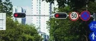 “圆盘”红灯时右转，却被判为闯红灯！很多人都做错了