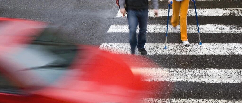 遇到行人过马路，明明减速了为什么还被扣分了？