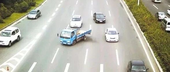 这样变道竟然是违法的？很多人被罚了才知道