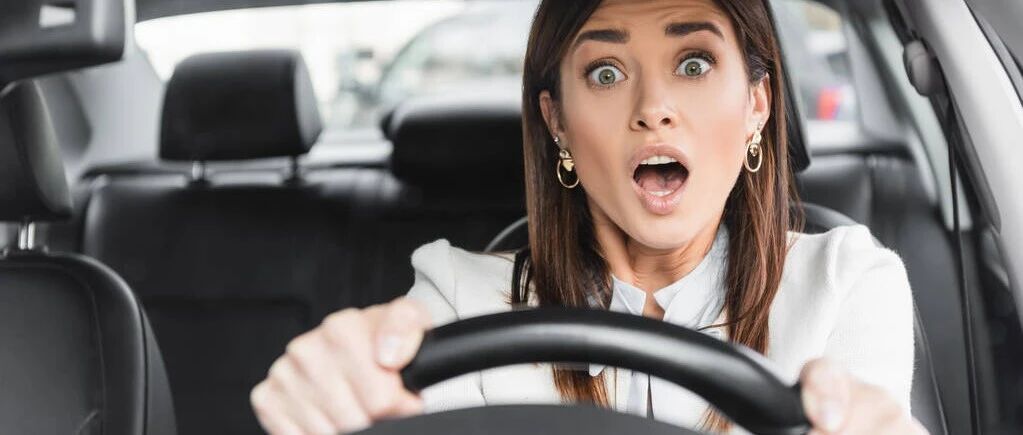 在这种道路上开车，忽视这些标志很危险！