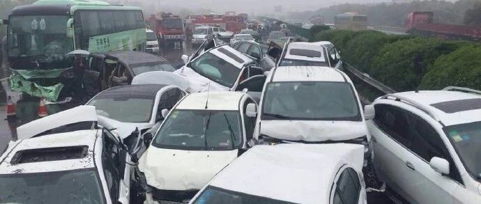 远离追尾！开车时一定要注意这一点…