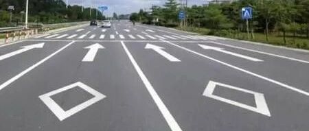 遇到这些标志标线，一定要提前减速！