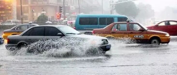 雨天开车，不小心可能违法？这些法规不得不知！