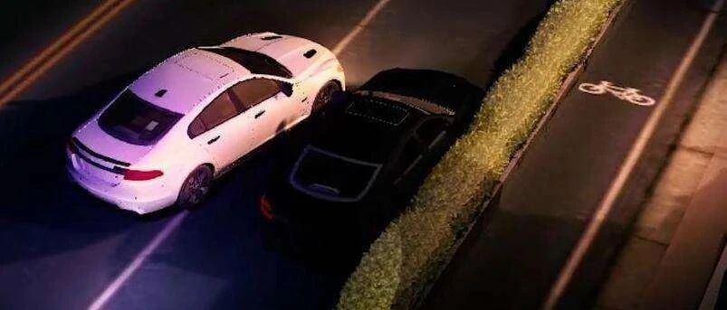 与违停车辆发生交通事故，责任谁来承担？